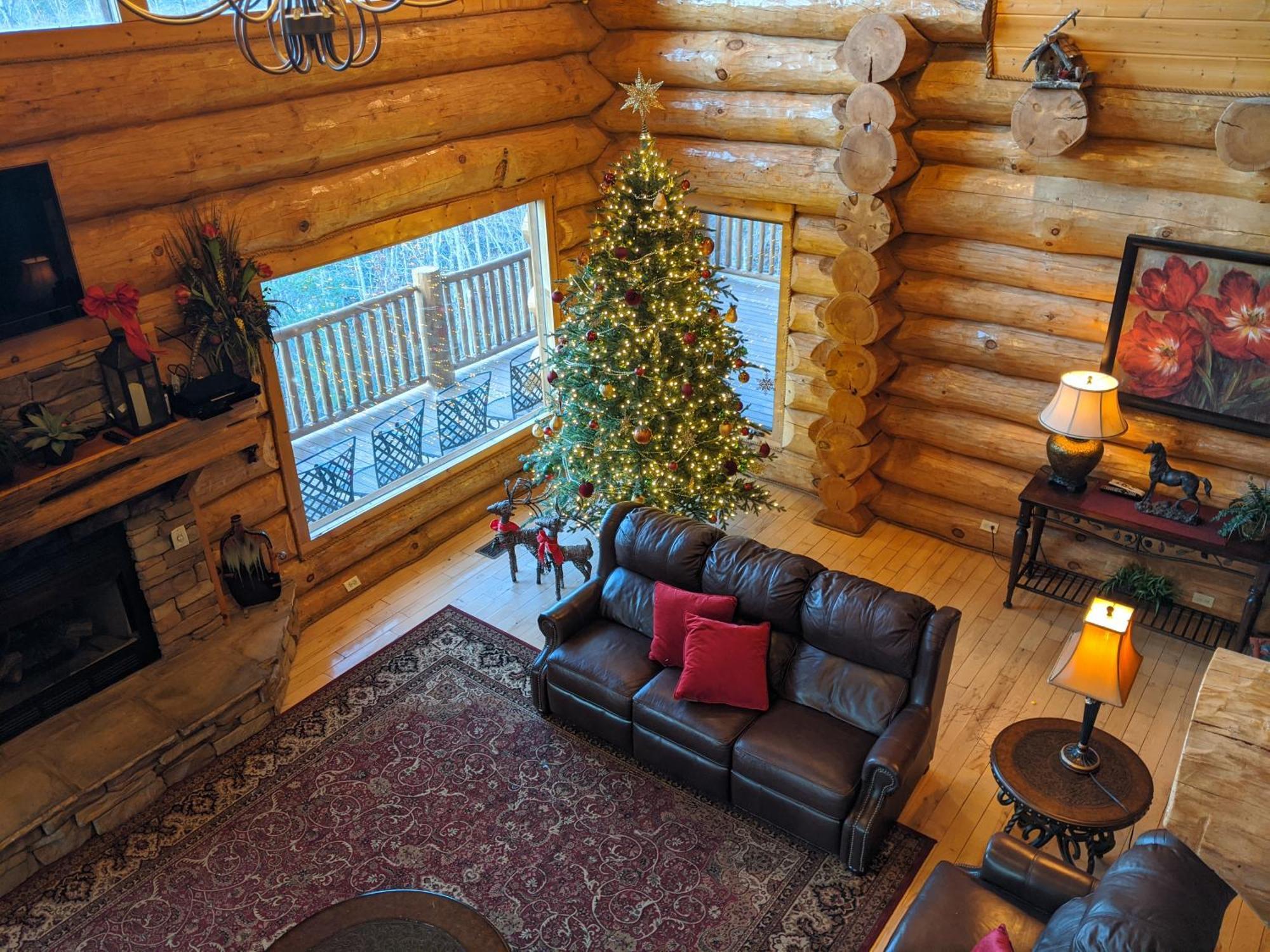 Big Bear Ridge Lodge - Breathtaking Mountain Views And Private Forest Scenes In Amazing Large Log Cabin Gatlinburg Dış mekan fotoğraf